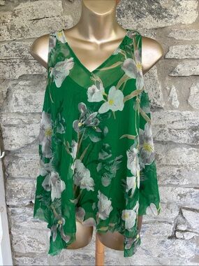 Green Floral V-Neck Sleeveless Top